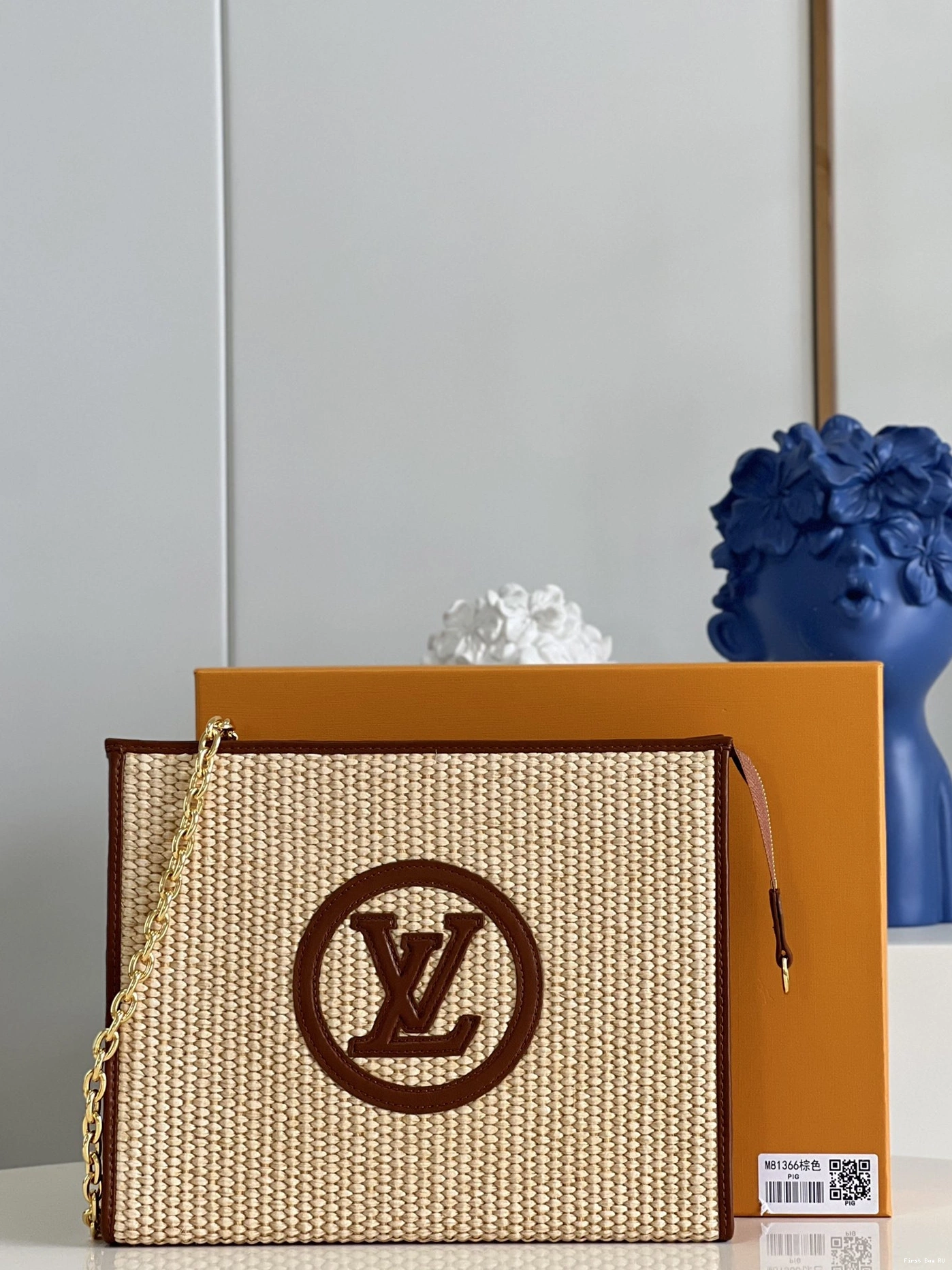 First bag ru VUITTON POUCH LOUIS CHAIN ON TOILETRY 0728